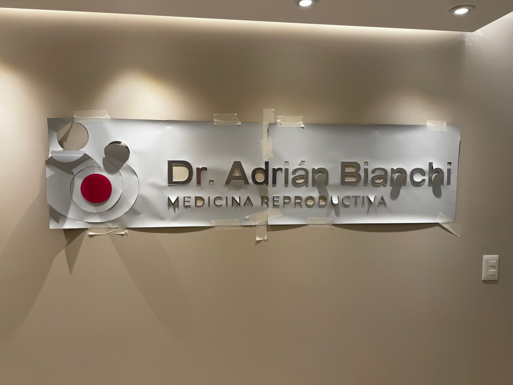 Cartel Sin Base en Acrílico