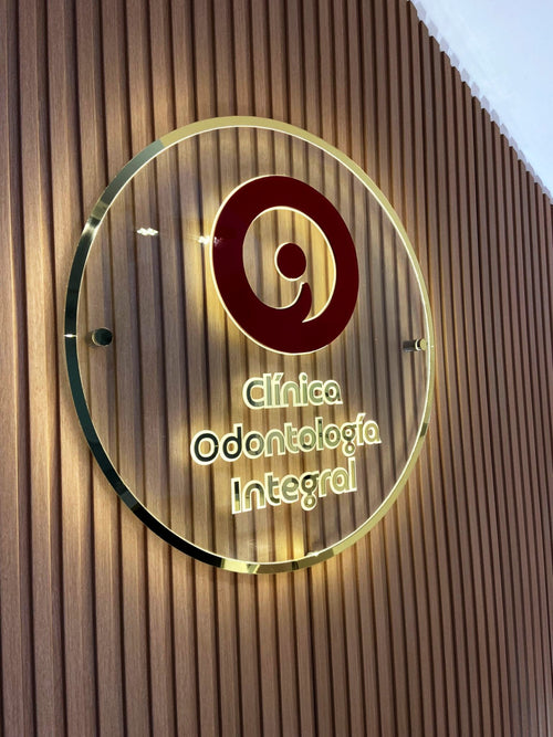 Cartel Acrílico Base Clear Texto y Contorno Retroiluminado