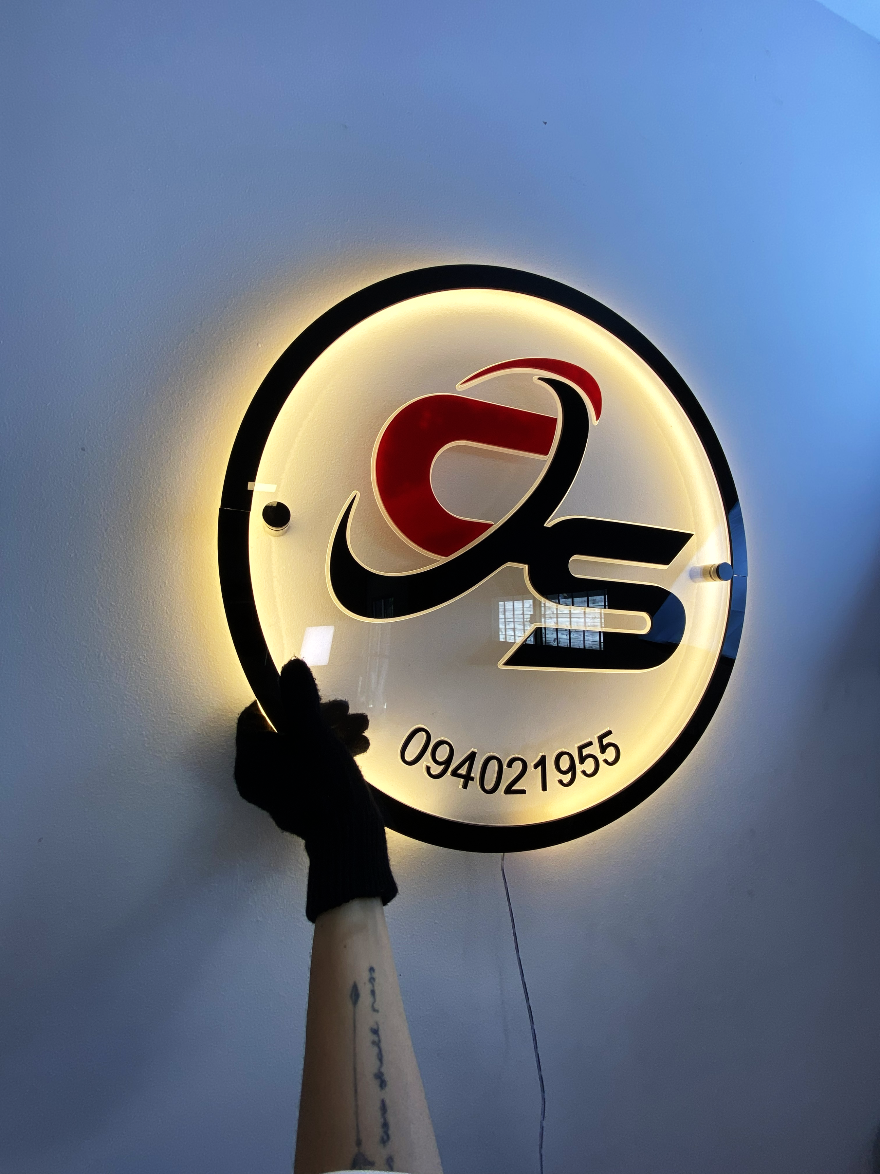 Cartel Acrílico Base Clear Texto y Contorno Retroiluminado