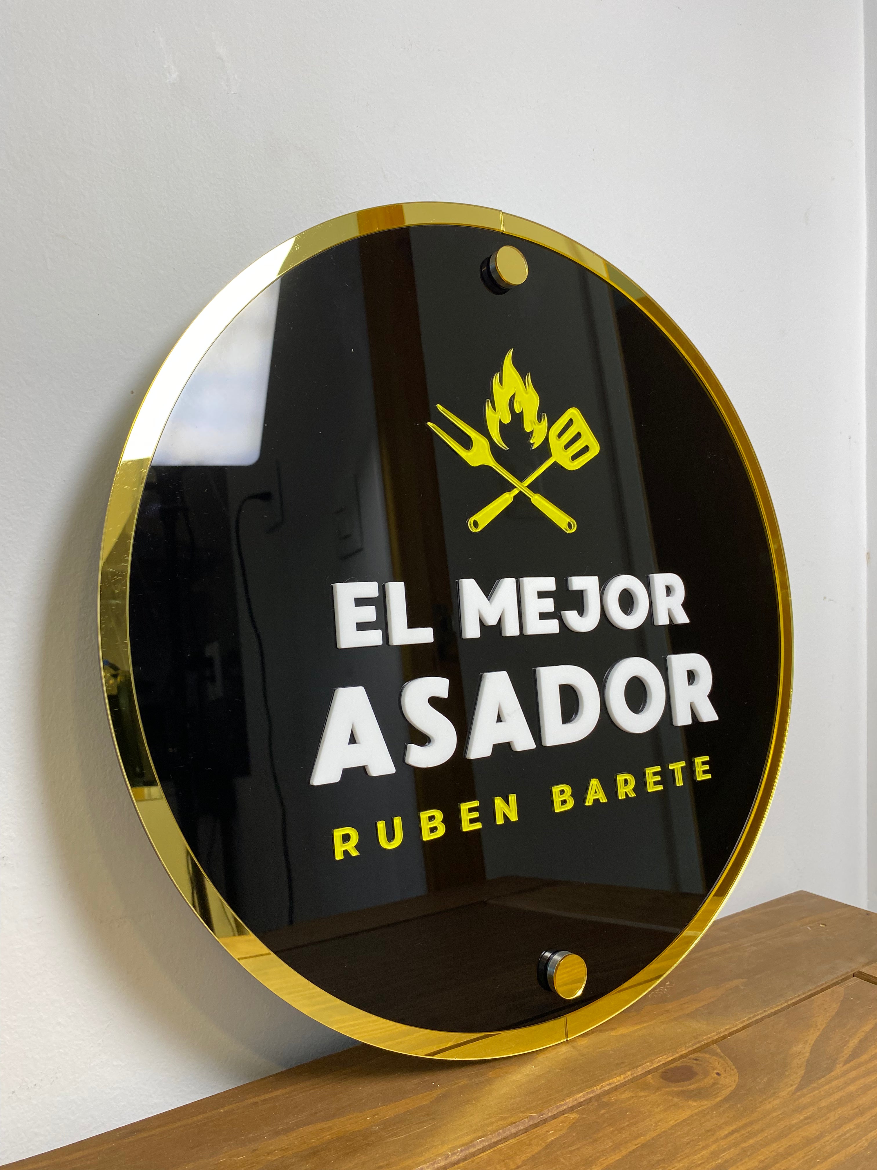 Cartel acrílico circular multicapa con logo sin luz