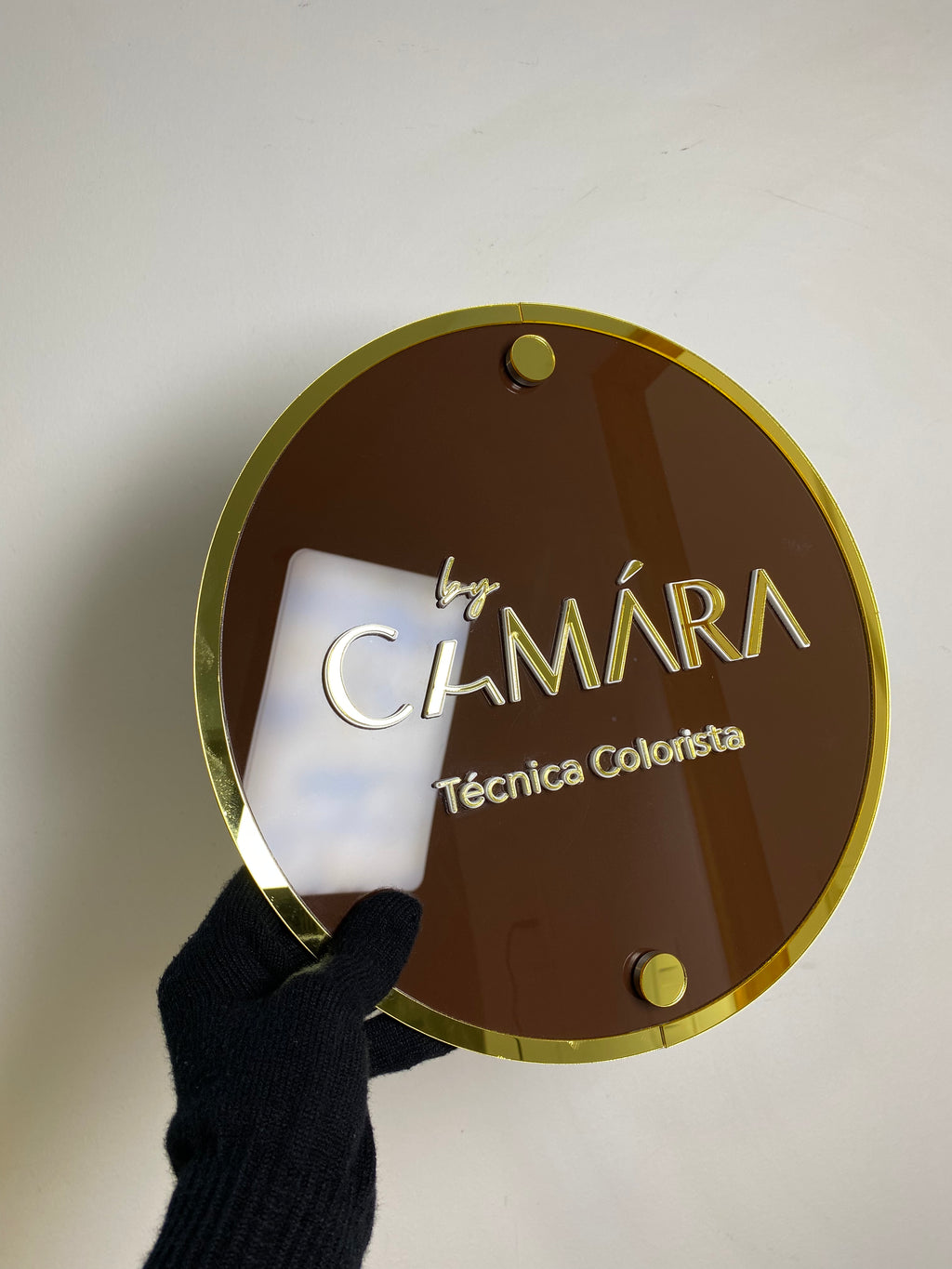 Cartel acrílico circular multicapa con logo sin luz