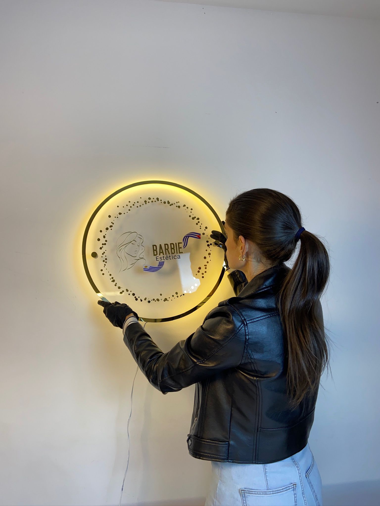 Cartel acrílico Circular con led Cálido al contorno