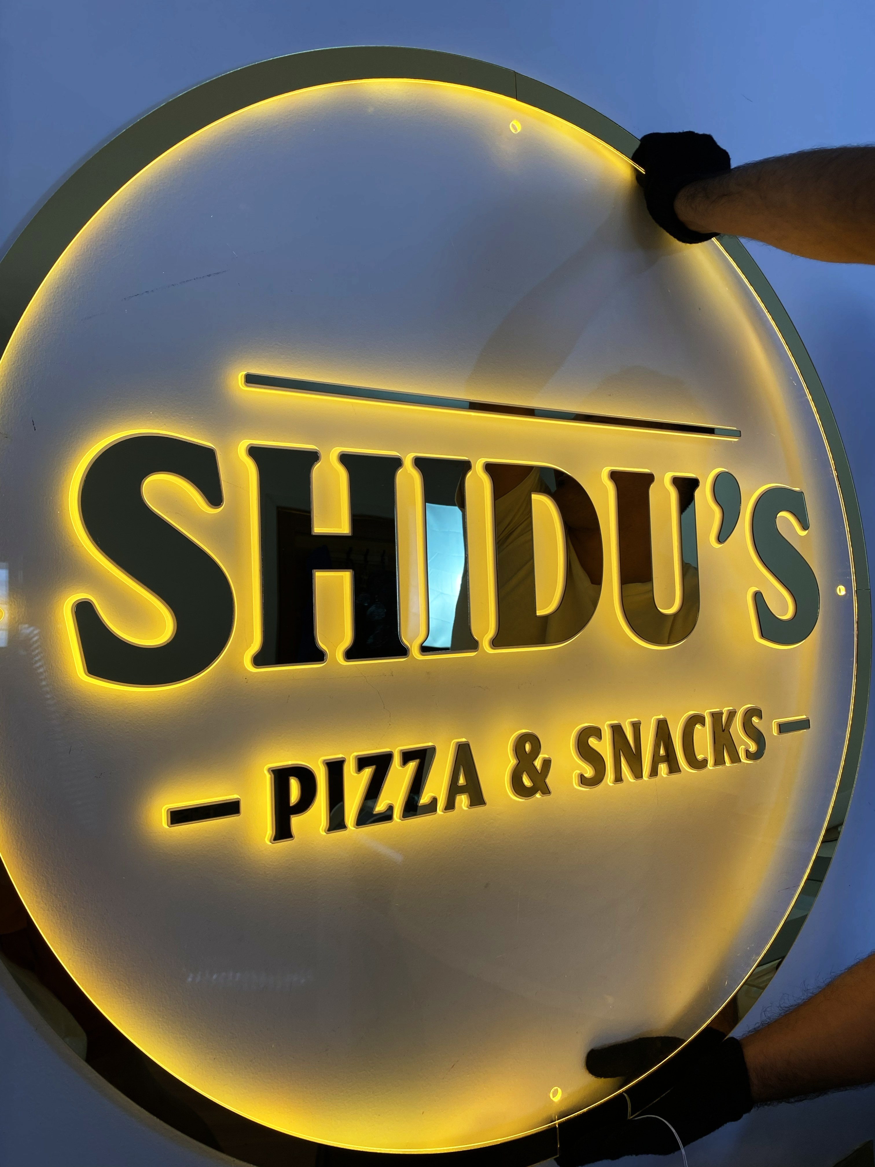 Cartel Acrílico Base Clear Texto y Contorno Retroiluminado